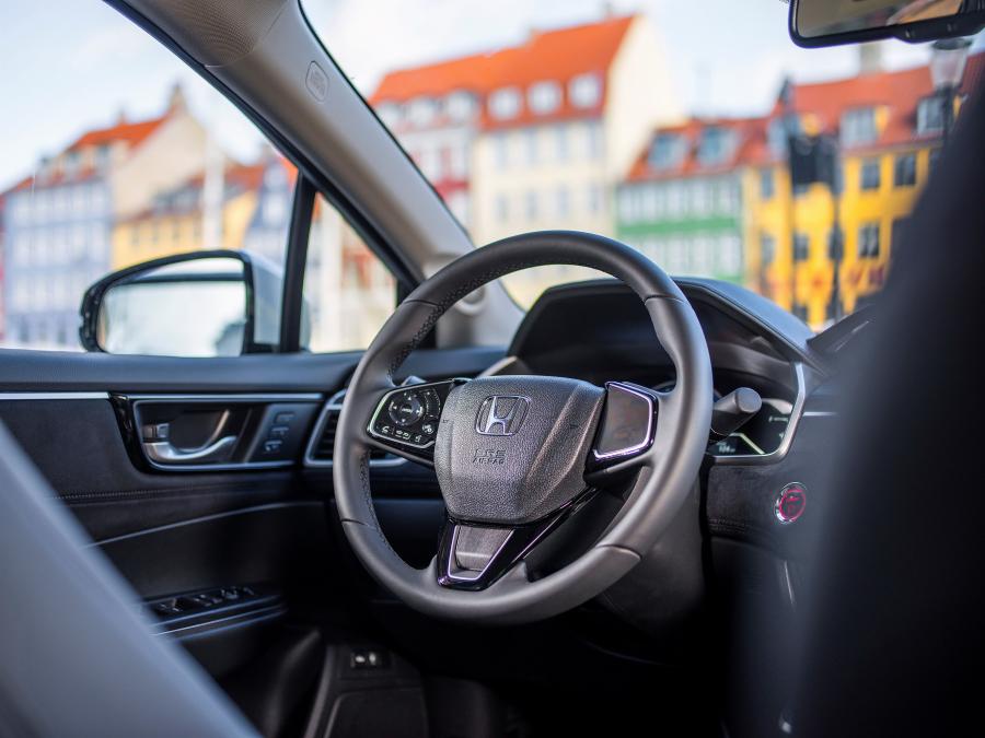 Интерьер Honda Clarity Fuel Cell 2016 года  (WW) (фото 21 из 38)